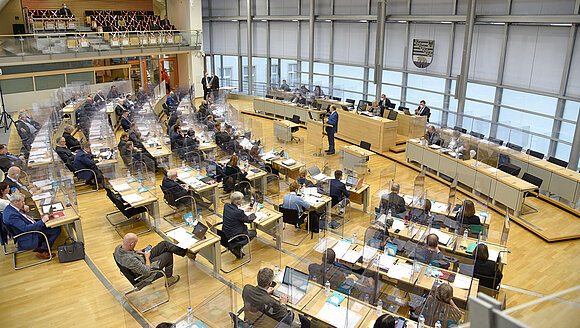 Blick in den Plenarsaal des Landtags von Sachsen-Anhalt.