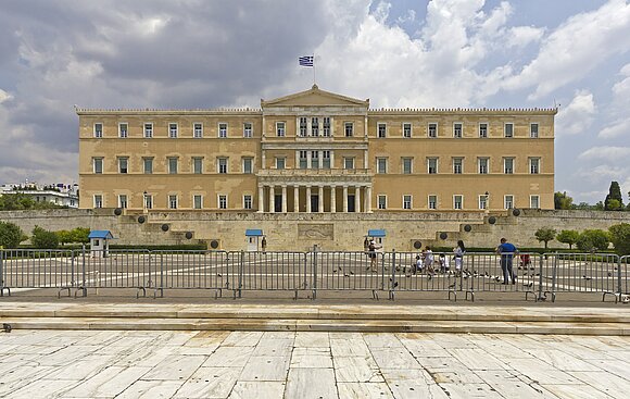 Blick auf das Königliche Schloss in Athen, es ist der Sitz des griechischen Parlaments.