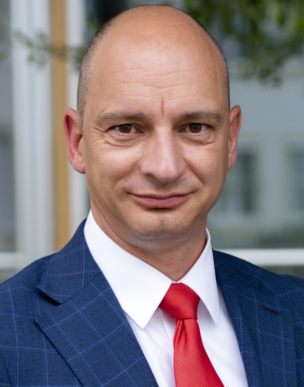 Florian  Schröder