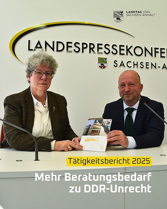 ltlsa/stb Aufarbeitungsbeauftragter Johannes Beleites übergibt seinen Tätigkeitsbericht 2025 an Landtagsvizepräsidentin Anne-Marie Keding.