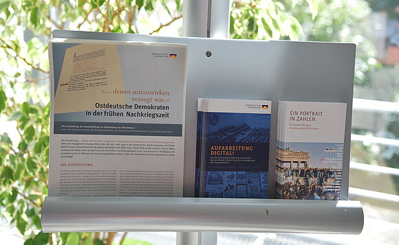 Aufsteller mit Informationsmaterial