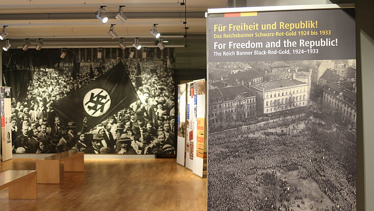 Blick in die Ausstellung 100 Jahre Reichsbanner Schwarz-Rot-Gold.