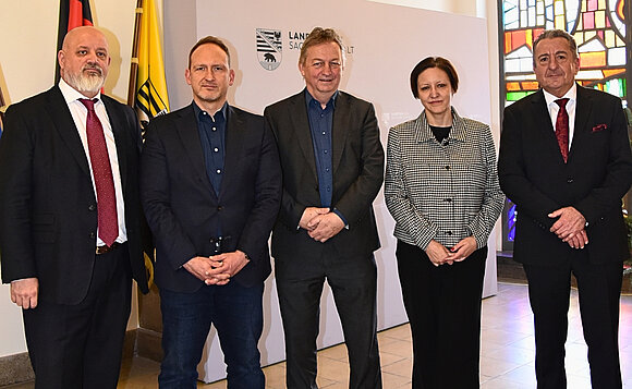 Drei Vertreter der Landtagsfraktionen trafen sich zum Gespräch mit Slowenien Botschafterin I. E. Dr. Ana Polak Petrič und Landtagspräsident Dr. Gunnar Schellenberger (r.).