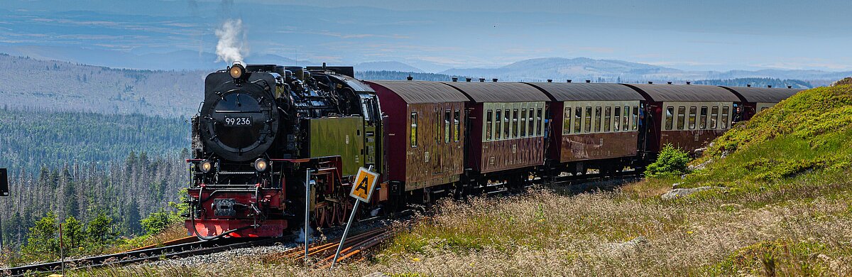 Ein Zug der Harzer Schmalspurbahnen am Brocken