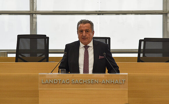 Landtagspräsident Dr. Gunnar Schellenberger eröffnete mit seinem Redebeitrag die Gedenkstunde im Landtag.