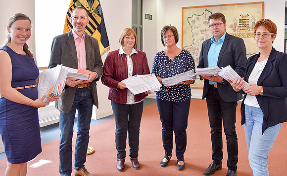 Das Bündnis „Den Mangel beenden! – Unseren Kindern Zukunft geben!“ setzte sich 2017 mit einer Volksinitiative für mehr Lehrkräfte in den Schulen des Landes ein.