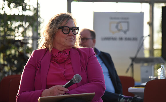Die Abgeordnete und Ausschussvorsitzende Kathrin Tarricone (FDP) in der Gesprächsrunde.