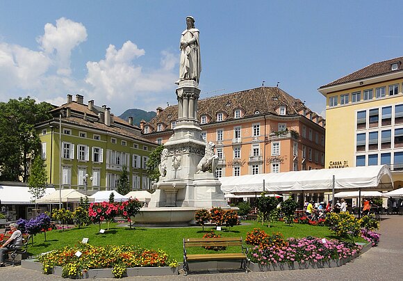 Mattes/ Creative Commons CC0 License Blick auf den Waltherplatz in Bozen