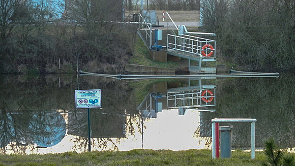 Blick auf die Giftschlammgrube.