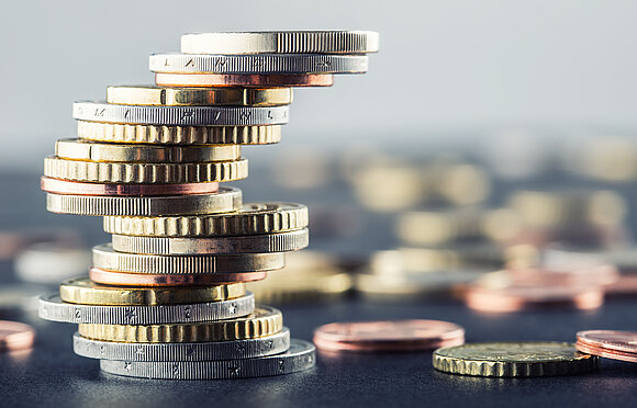 Stapel aus Geldstücken.