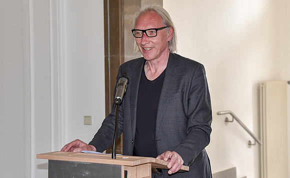 Prof. Dr. Günter Mey hielt die Laudatio auf die Künstlerin.