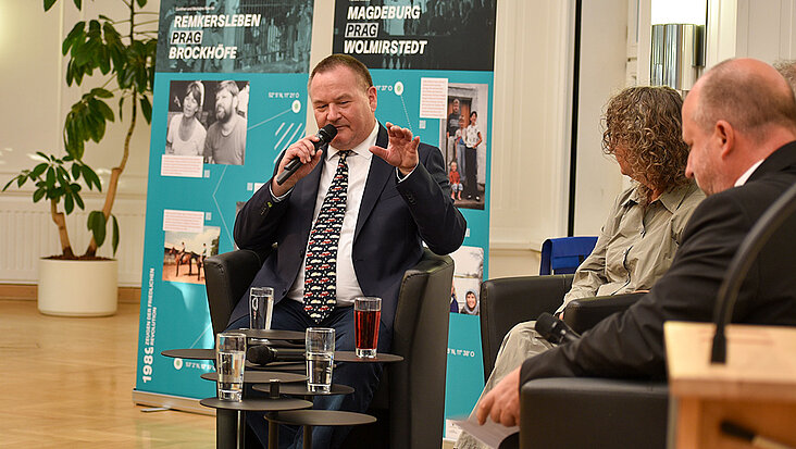 ltlsa/stb Dr. Rolf Mahlke berichtete von seiner Flucht über die Botschaft in Prag.