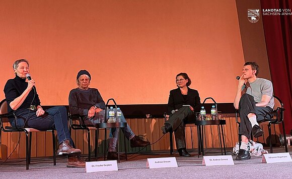 Die Diskussionsrunde nach dem Film: Historikerin Dr. Frauke Geyken, Filmemacher Andreas Dresen, Historikerin Dr. Andrea Genest und Schauspieler Johannes Hegemann.