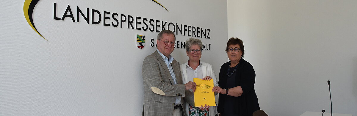 Übergabe des Psychiatrieberichts 2025.