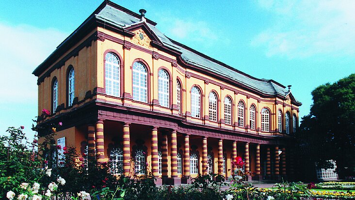 Das Foto zeigt den Schlossgartensalon in Merseburg. Er war der Tagungsort der Ständeversammlung der Provinz Sachsen.