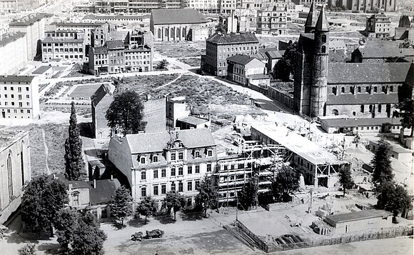 Zerstörte Gebäude rund um den Domplatz