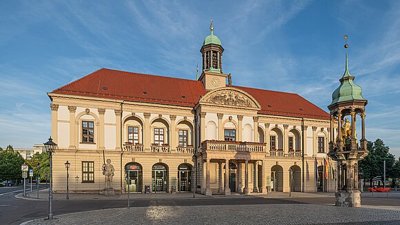 A. Savin, Wikipedia Blick auf das Rathaus der Landeshauptstadt Magdeburg.