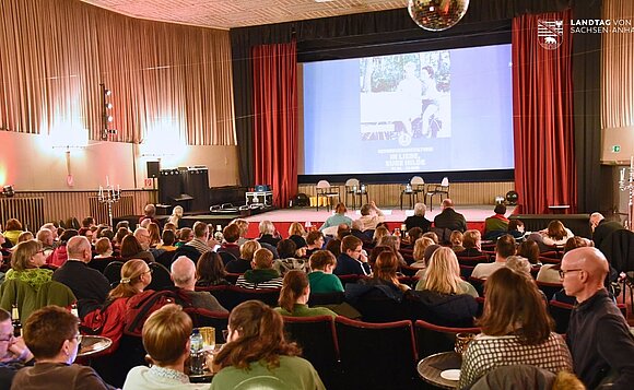 Blick ins vollbesetzte OLi-Kino in Magdeburg.