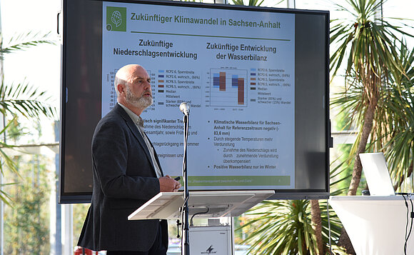 Sven Schulz vom Ministerium für Wissenschaft, Energie, Klimaschutz und Umwelt Sachsen-Anhalt hielt einen Impulsvortrag.