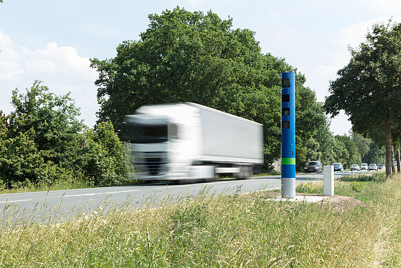Mautkontrollsäule an einer deutschen Bundesstraße.