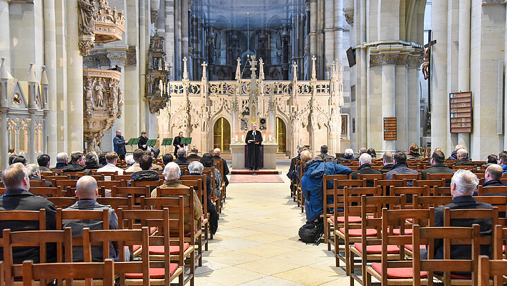 Morgenandacht im Magdeburger Dom.