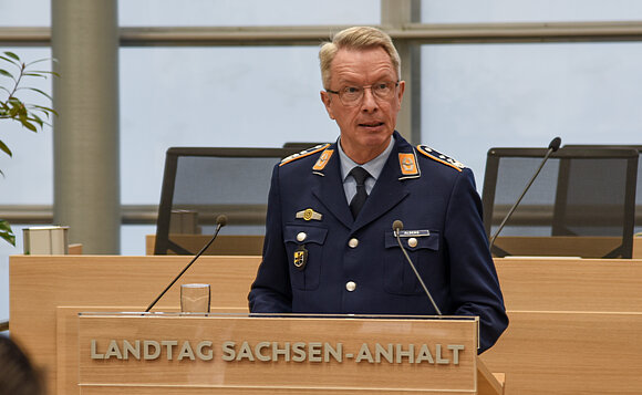 Oberst Bernd Albers bei seiner Gedenkrede zum Volkstrauertag.