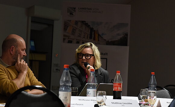 Kathrin Tarricone (FDP) spricht während der Veranstaltung „Landtag im Dialog“ zum Thema Pflanzenschutzmittel.