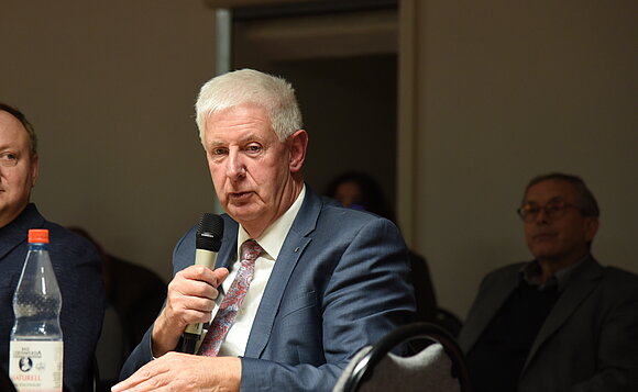 Olaf Feuerborn (CDU) spricht während der Veranstaltung „Landtag im Dialog“ zum Thema Pflanzenschutzmittel.