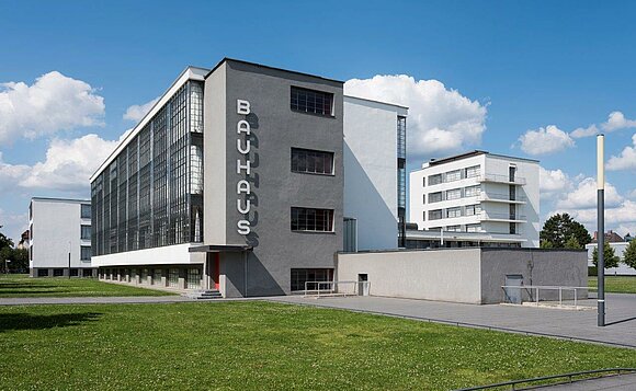 Blick auf das Bauhaus Dessau.