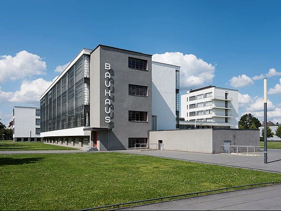 Blick auf das Bauhaus Dessau.