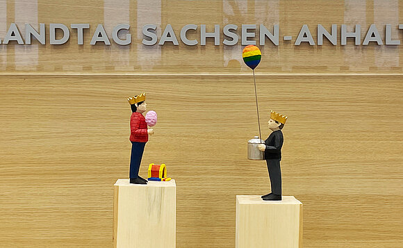 ltlsa/smü Blick auf die beiden Statuetten des Ehrenamts 2023.