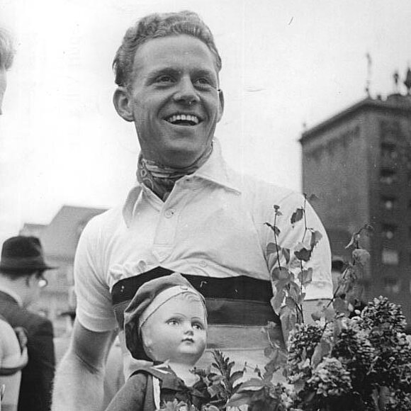 Historisch: Täve Schur bei der Friedensfahrt im Jahr 1955.