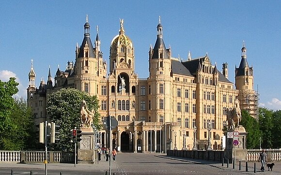 Bild vom Schweriner Schloss. Hier hat der Landtag von Mecklenburg-Vorpommern seinen Sitz.
