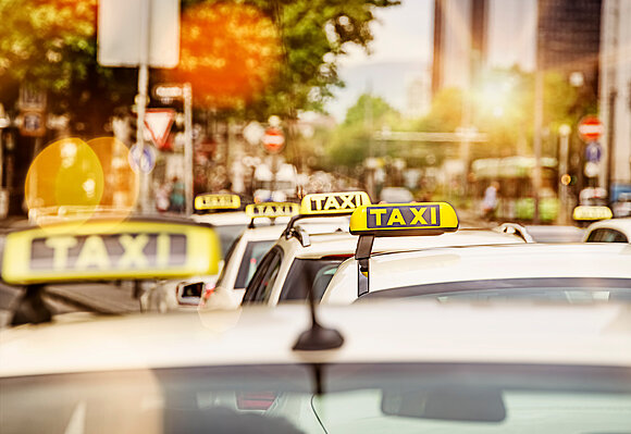 gopixa - stock.adobe.com Symbolbild Taxis.