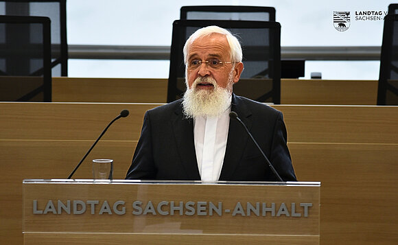 Bischof Dr. Gerhard Feige spricht zum Volkstrauertag 2025 im Plenarsaal des Landtags von Sachsen-Anhalt.