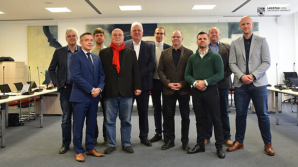 ltlsa/smü Der Ausschuss für Finanzen am Sitzungsbeginn der Konstituierung. Es fehlt ein AfD-Mitglied, zudem waren verschiedene stellvertretende Mitglieder im Einsatz.
