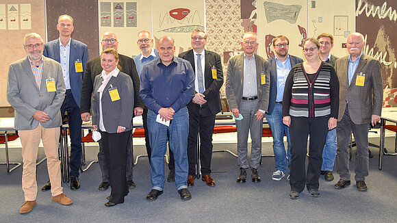 Gruppenbild der Teilnehmerinnen und Teilnehmer des Workshops zur Geschichte der ersten beiden Landtage von Sachsen-Anhalt.
