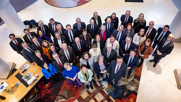 Die Präsidentinnen und Präsidenten haben sich zum obligatorischen Gruppenbild versammelt.