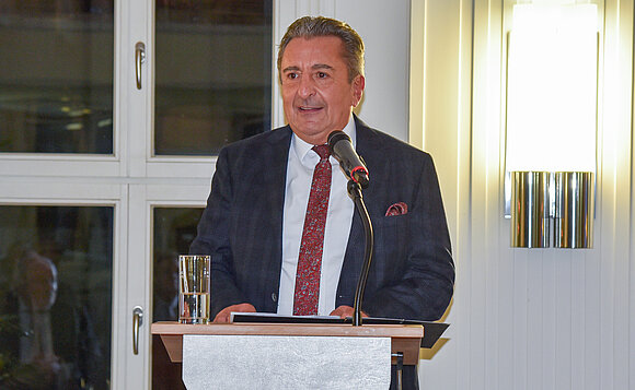 Landtagspräsident Dr. Gunnar Schellenberger spricht am Rednerpult