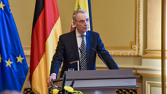 ltlsa/smü Der Historiker Prof. Dr. Michael Wolffsohn hielt die Gedenkrede am Holocaustgedenktag 2025 in der Magdeburger Staatskanzlei.