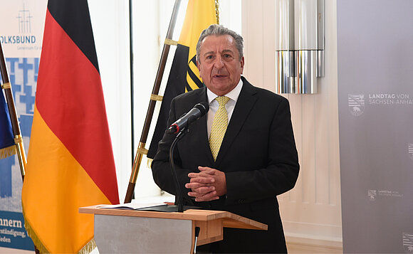 Landtagspräsident Dr. Gunnar Schellenberger spricht während der Dankesveranstaltung für die Volksbund-Sammelnden.