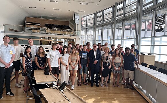 Gruppenbild des EUROCAMPs im Plenarsaal des Landtags von Sachsen-Anhalt.