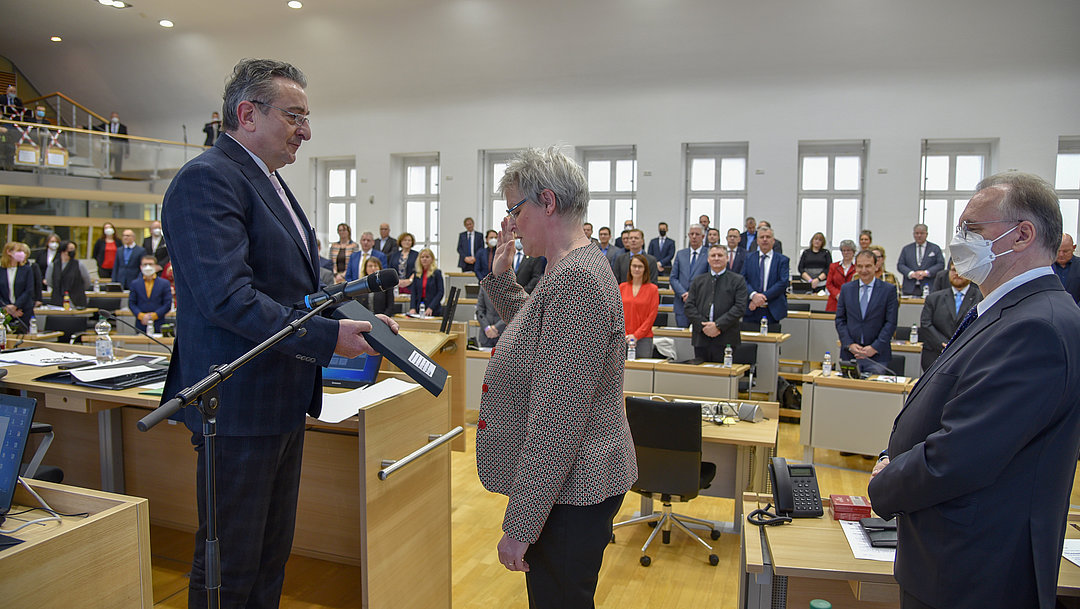 Landtag SachsenAnhaltNeue Mitglieder vor Landtag vereidigt