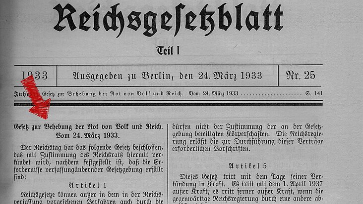 Blick auf die Titelseite des Reichsgesetzblatts vom 24. März 1933, das das Ermächtigungsgesetz vom Tag zuvor verkündet.