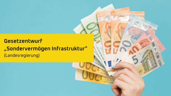 ltlsa/Canva Geldscheine in einer Hand. Darüber der Text "Gesetzentwurf Sondervermögen Infrastruktur (Landesregierung)"