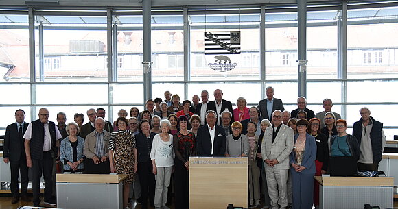 Gruppenfoto von Mitgliedern der Vereinigung ehemaliger Abgeordneter des Bayerischen Landtags im Landtag von Sachsen-Anhalt