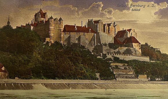 Alte Postkarte mit dem Motiv des Bernburger Schlosshofs.