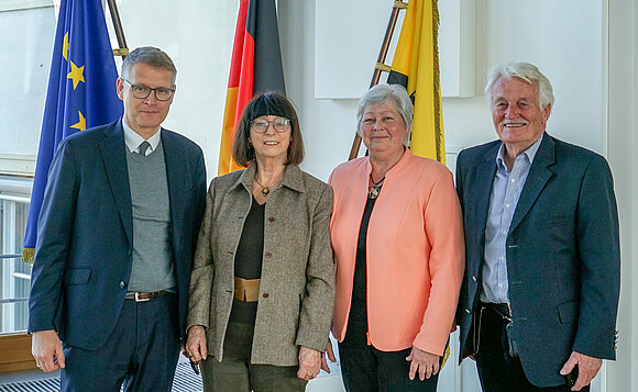 Ehemalige Abgeordnete besuchen ehemalige Abgeordnete: die Berliner zu Gast im Landtag von Sachsen-Anhalt.