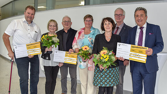 Gruppenbild: Landtagspräsident Dr. Gunnar Schellenberger (r.) und die Mitglieder des BSSA nach der erfolgreichen Ehrung im Landtag von Sachsen-Anhalt.