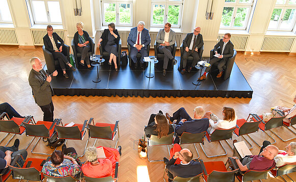 Blick von oben auf das Podium